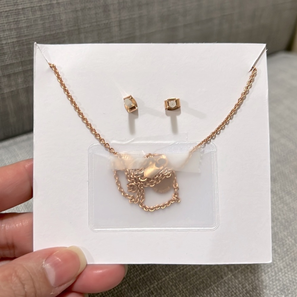 New Marc Jacobs Gold / Crystal Heart Necklace and Earrings set - Picture 6 of 8